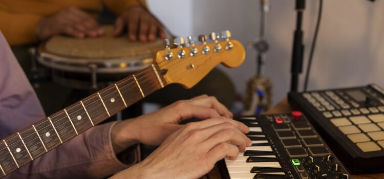 Músicos de vista lateral trabalhando em estúdio